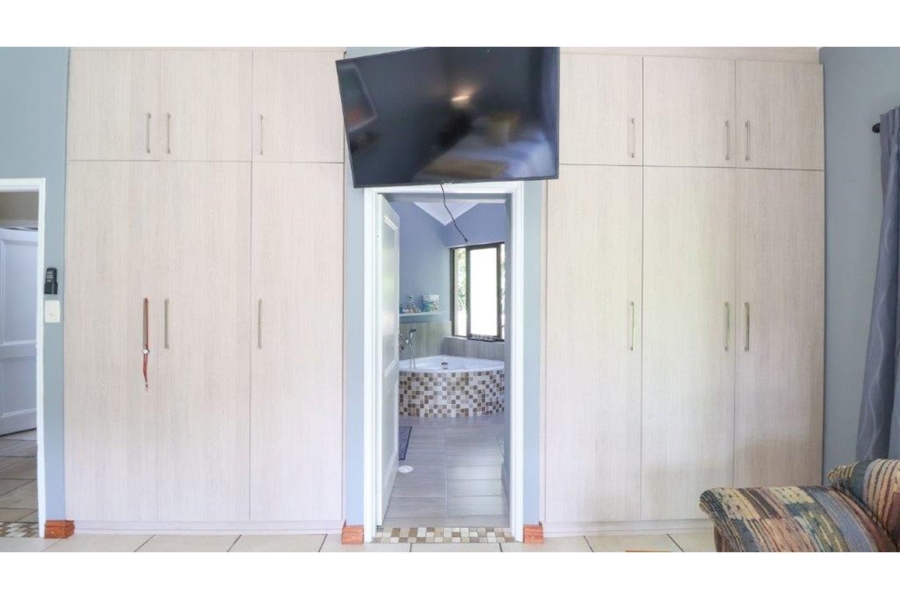 6 Bedroom Property for Sale in Lovemore Park Eastern Cape